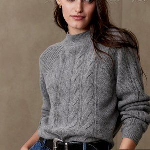 BANANA REPUBLIC "PURA MERINO-BLEND SWEATER" IN HEATHER GRAY